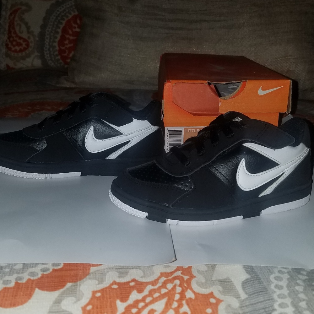 Boys New Nike Little Prestige Sneakers Sz 9c